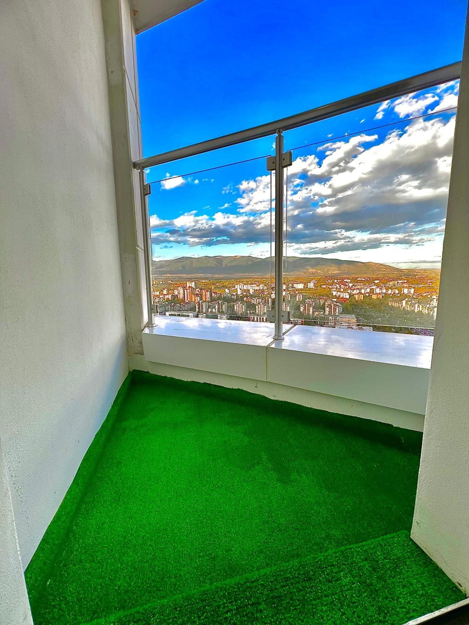 Alfred Sky Smart Apartment 29Th Spa Included Skopje Exterior foto